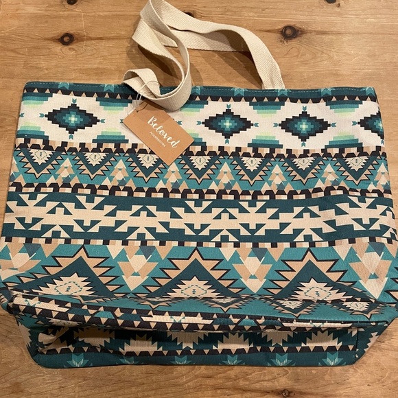 NWT Beloved Southwestern Aztec Boho Large
Tote Overnight Travel Everyday Bag - Picture 1 of 9
